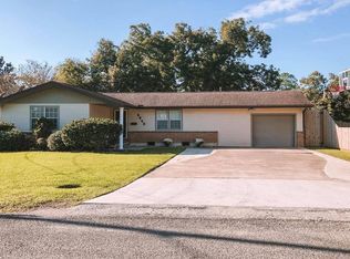 6849 Hansen Blvd, Groves, TX 77619