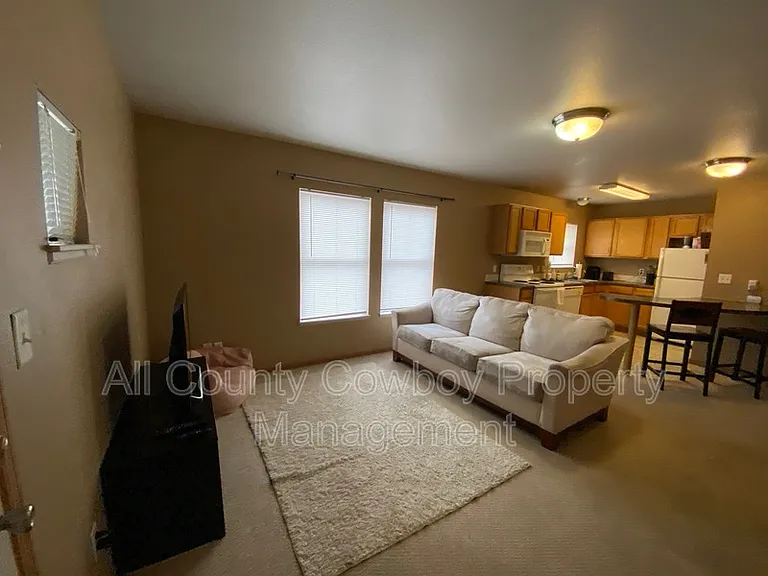 621 E Mitchell St #B5 — Photo 3