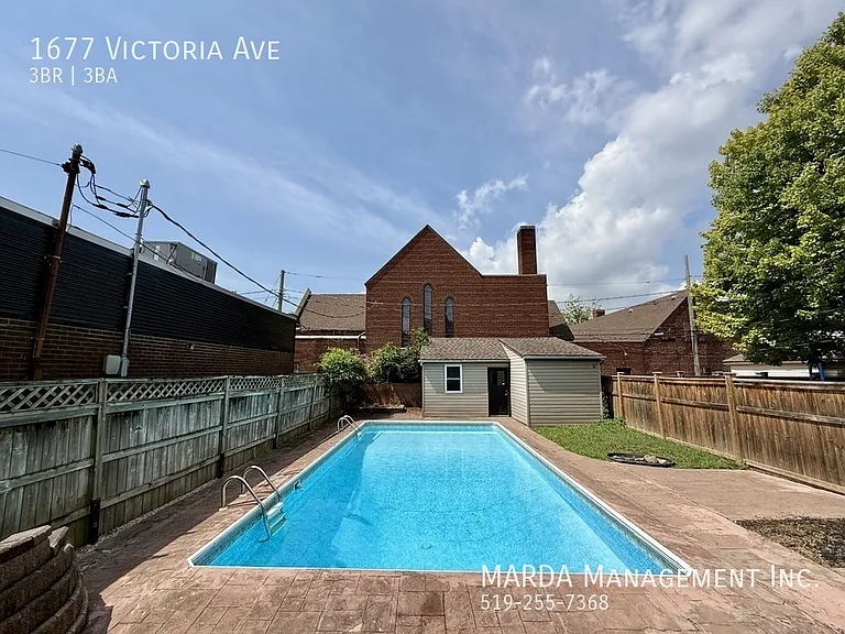 1677 Victoria Ave — Photo 70