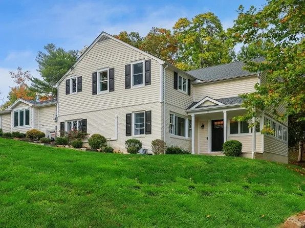 55 Pheasant Hill Dr, Bernardsville Boro, NJ 07924