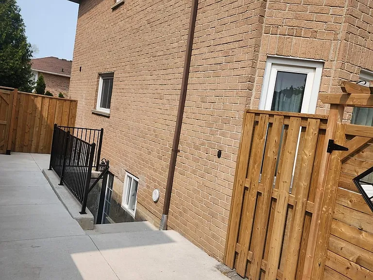 137 Sunforest Dr — Photo 10