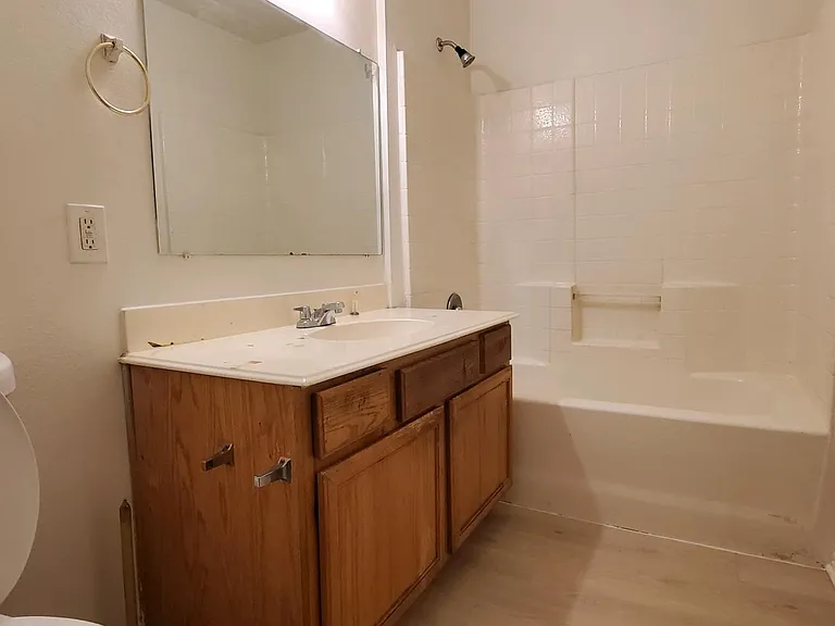 13637 Biggs St — Photo 10