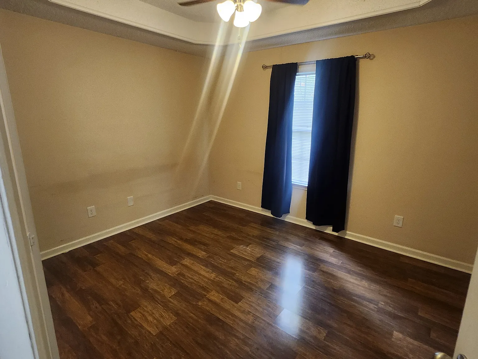 2 bed, 864 sqft, $1,800 — Photo 2
