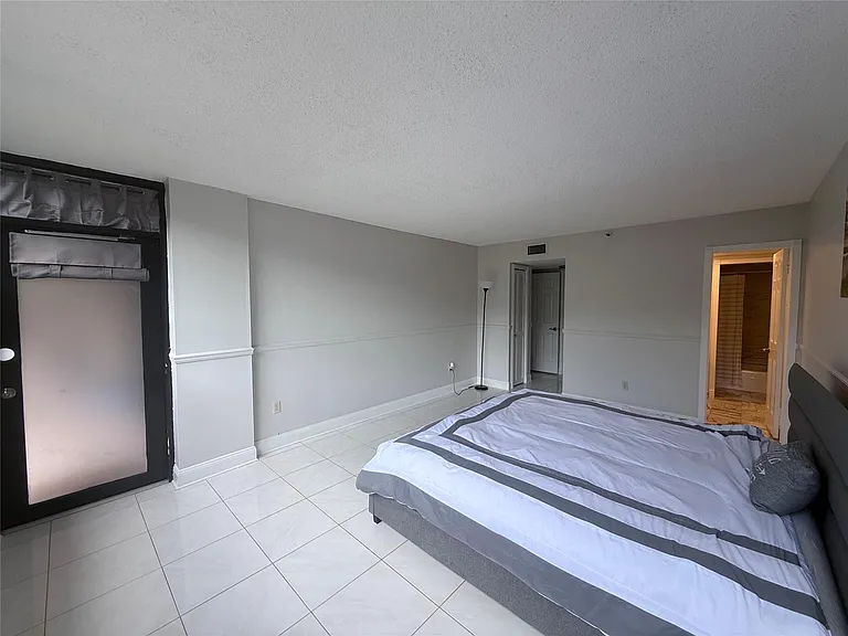 859 Jeffery St #1040 — Photo 19