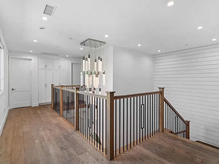 4435 Stansbury Ave — Photo 28