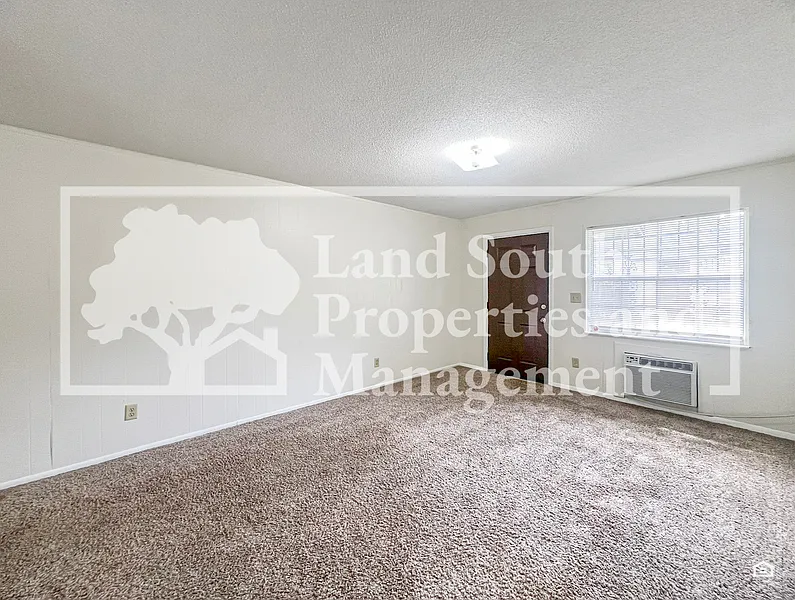 620 N Lake Ave — Photo 3