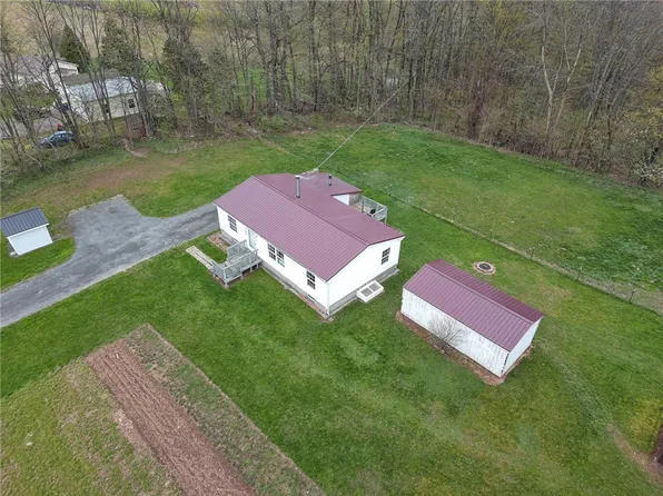 2486 Bastian Rd, Lyons, NY 14489