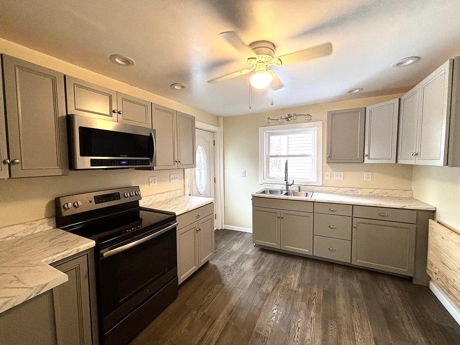 107 N Main St — Photo 2