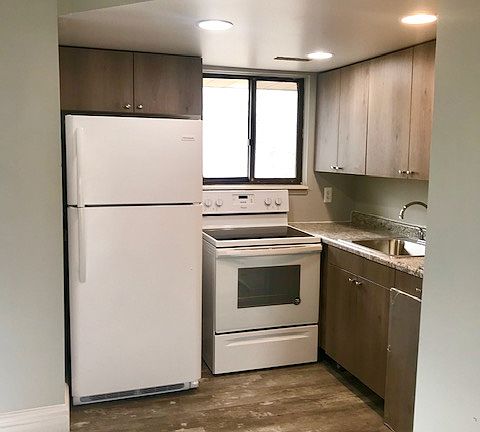 3rd image of 144 N Lapeer St APT 31