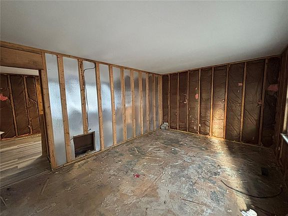 2nd image of 676 Hog Liver Rd