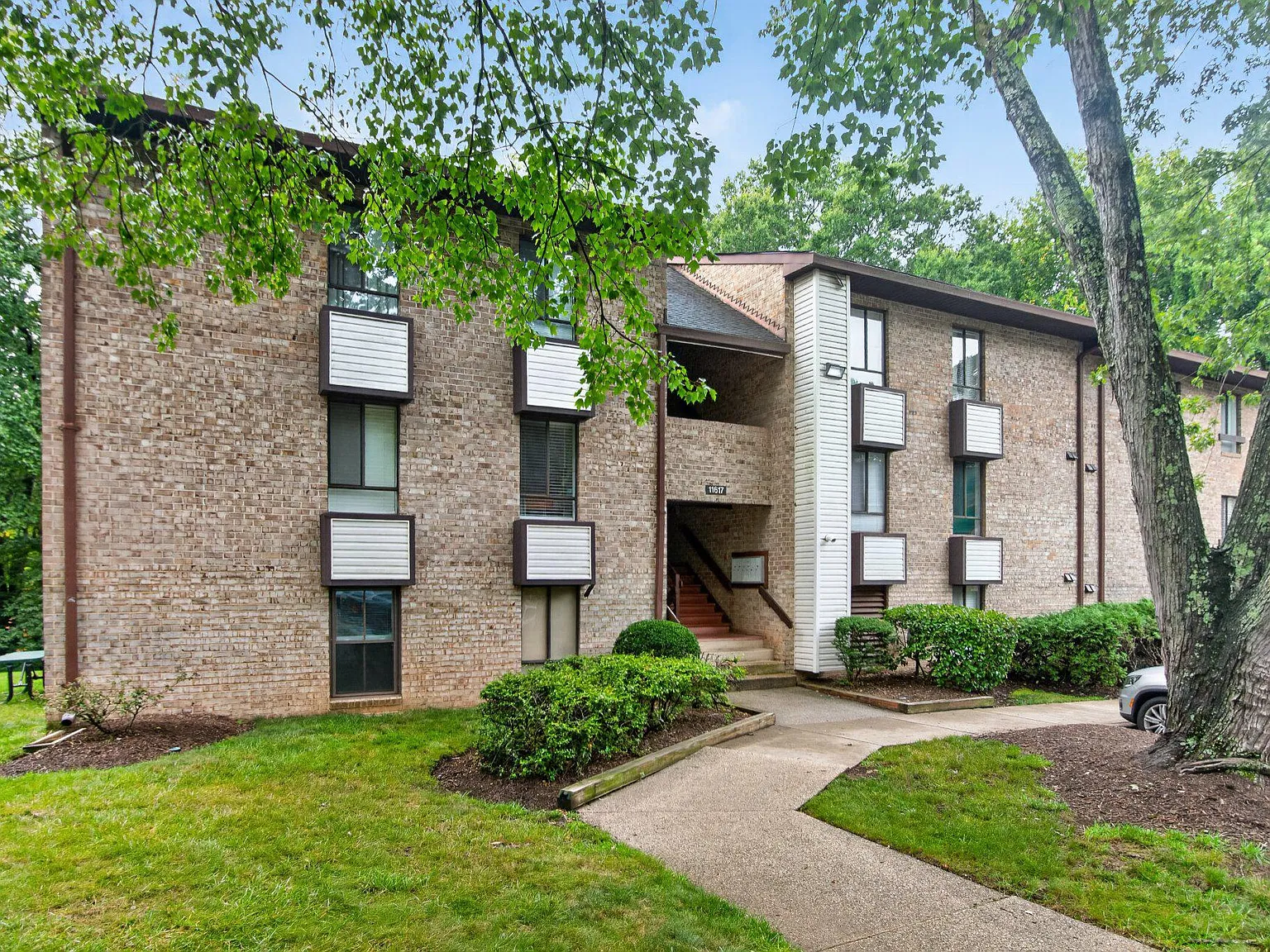 2 bed, 2.0 bath, 894 sqft, $2,250 — Photo 1