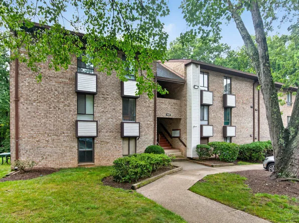 11617 Stoneview Sq APT 1B, Reston, VA 20191