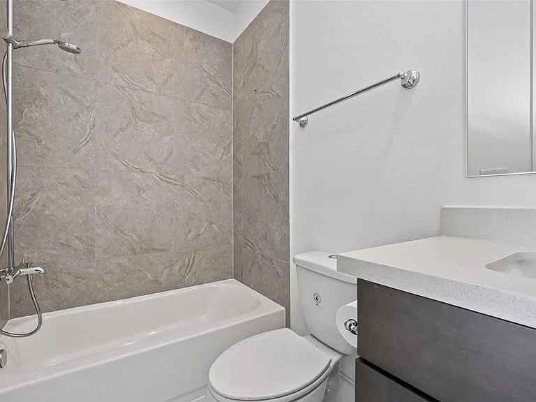 2713 Kinsley Oaks Dr — Photo 36