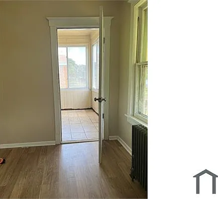3 bed, 2800 sqft, $2,800 — Photo 2