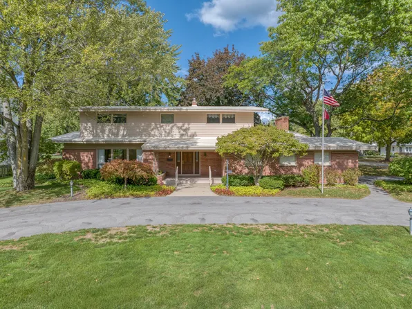 3019 Hall St SE, East Grand Rapids, MI 49506