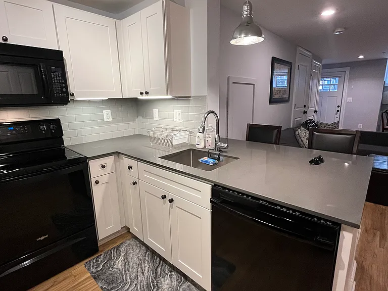 17 6th St NE #2 — Photo 9