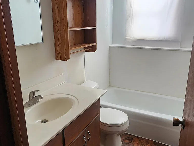 226 S Linn St #3 — Photo 9