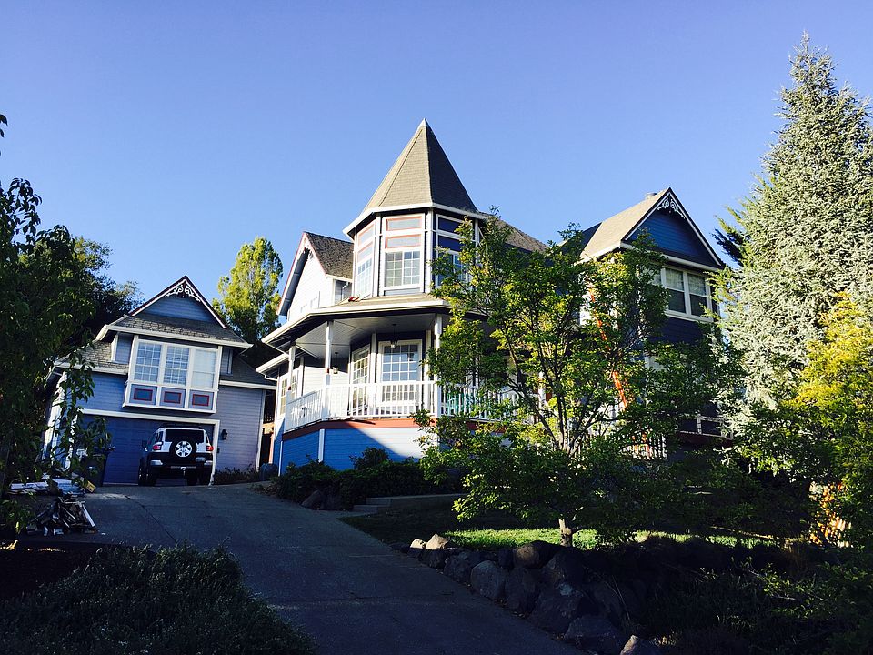 2nd image of 118 Oakbrook Ln