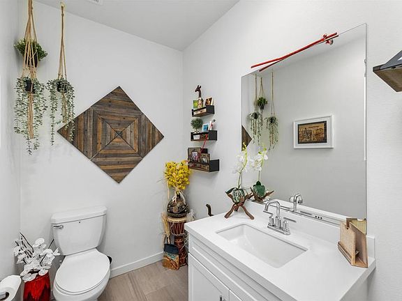 3rd image of 328 Waverunner Ct