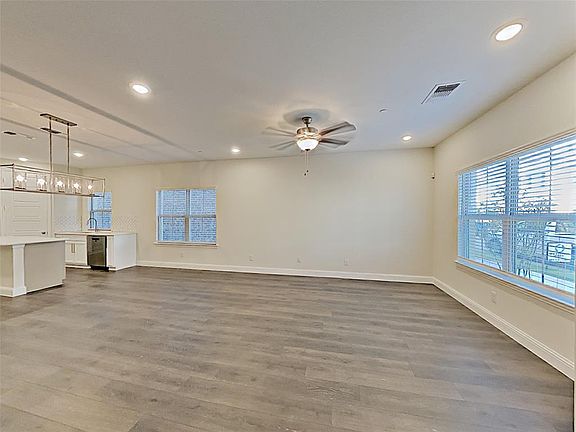 3rd image of 304 Ferndale St
