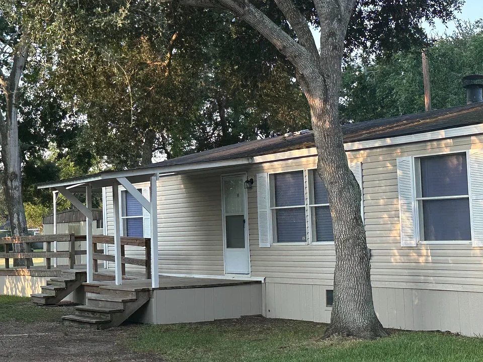 515 Connie St