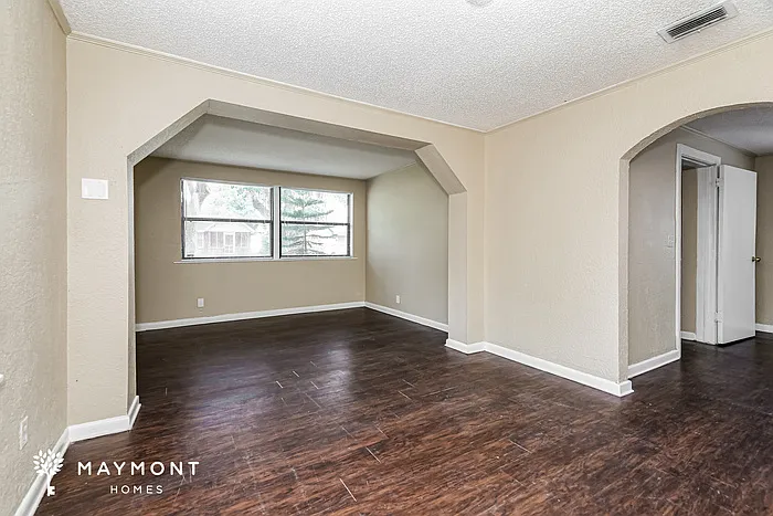 3 bed, 1.0 bath, 1476 sqft, $1,279 — Photo 4