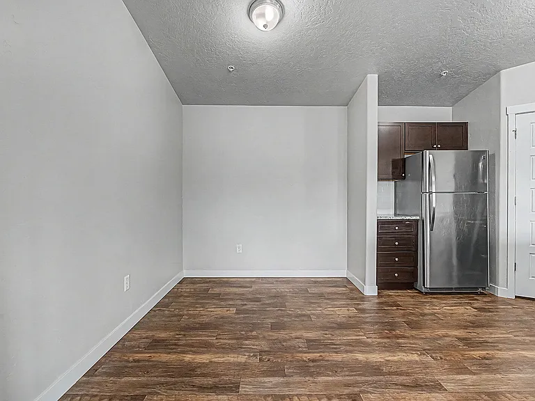 Kensington Apartments — Photo 69