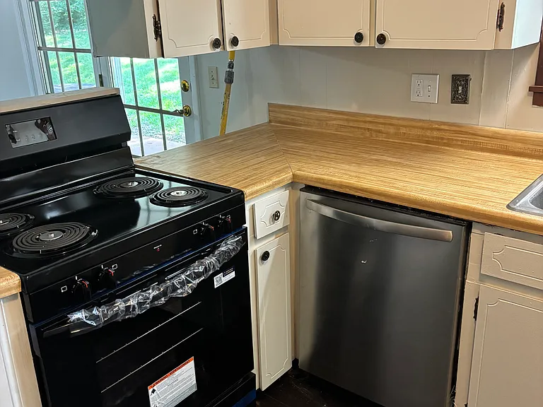 901 Carson Ln SW — Photo 3