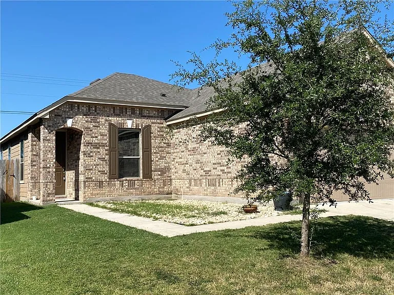 712 Estes Park — Photo 2
