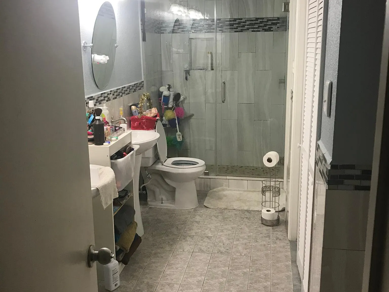 4 bed, 2011 sqft, $2,300 — Photo 2