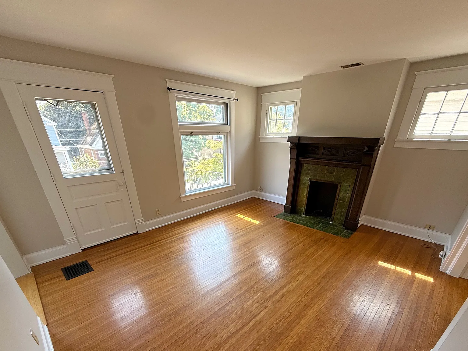 3881 Isabella Ave — Photo 4
