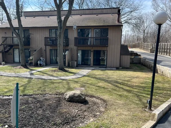 10 Saint Thomas Colony APT 1, Fox Lake, IL 60020