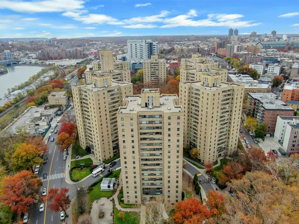 1 Fordham Hill Oval image 36 of 43