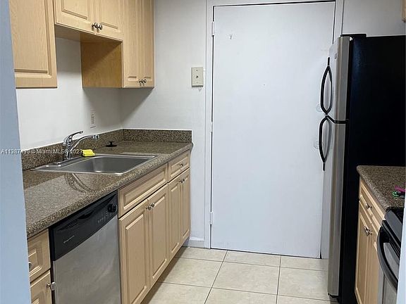 5th image of 2020 NE 135th St APT 709