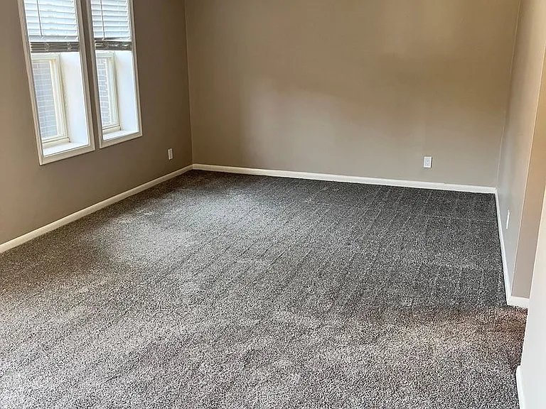 Bristol Square Apartments — Photo 58