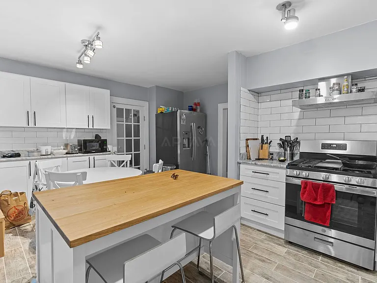 42 William St #2 — Photo 14