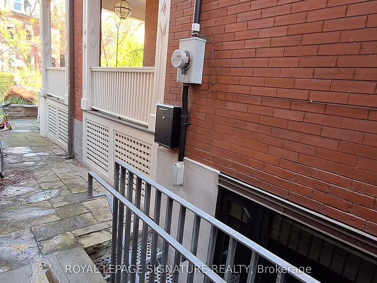 379 Berkeley St #LOWER — Photo 13