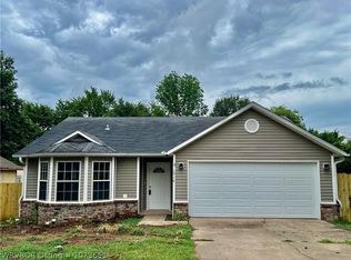 1916 N Hills Blvd, Van Buren, AR 72956