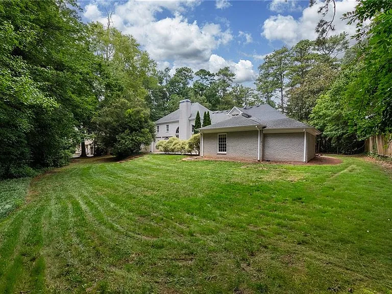 680 W Paces Ferry Rd NW — Photo 39