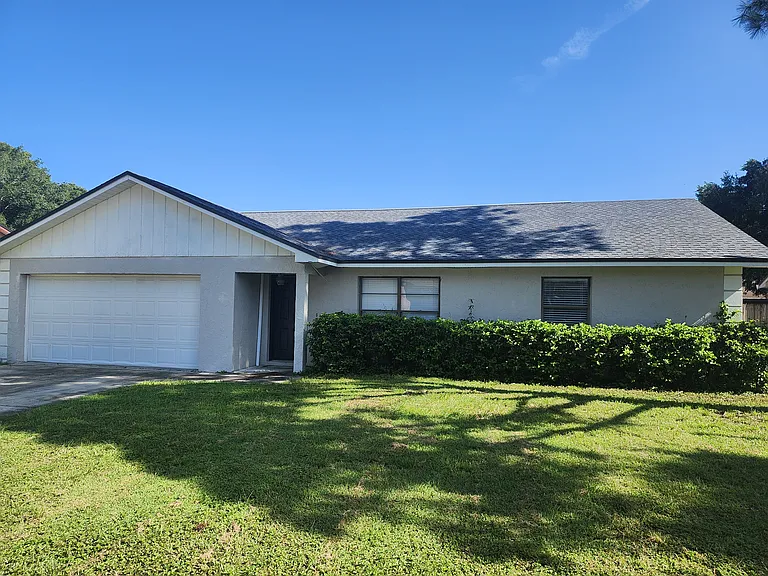 8040 Deerwood Cir — Photo 1
