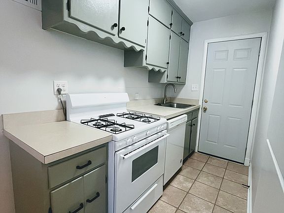4th image of 1366 S 35th St