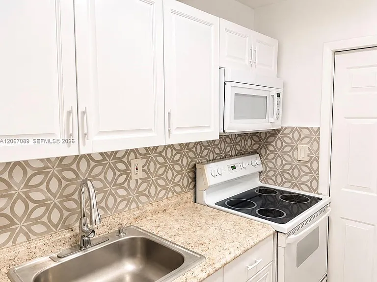 272 SW 3rd St #A-D — Photo 7