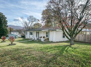 32 Birchwood St, Pikeville, TN 37367