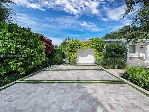 3rd image of 919 Granada Groves Ct #0