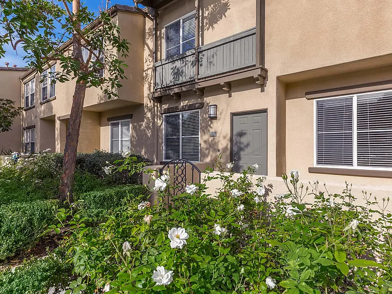 Laurel Canyon Apartment Homes — Photo 13
