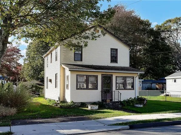 11 Hartford Avenue, Old Lyme, CT 06371