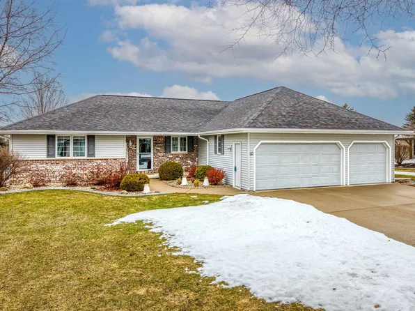 W7030 Bluebluff Way, Greenville, WI 54942