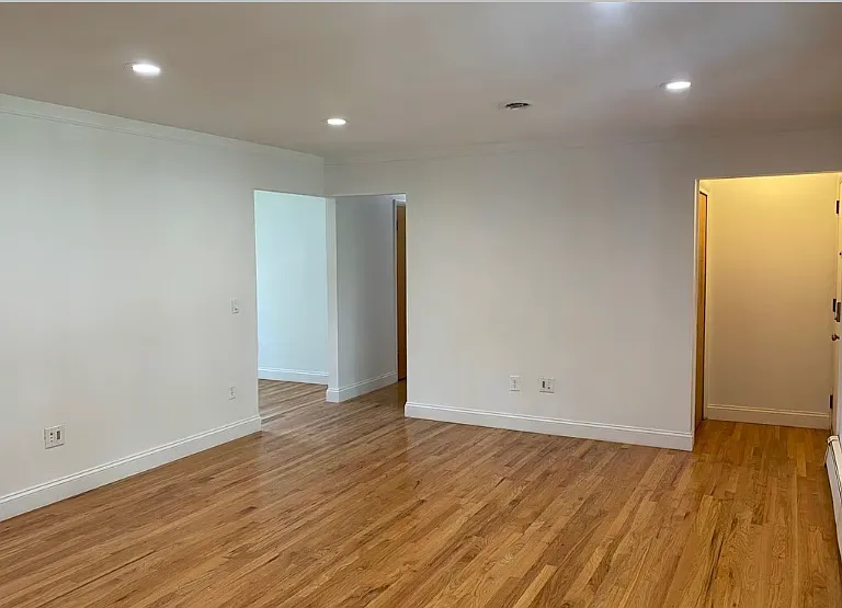 2727 Oakdale Dr — Photo 2
