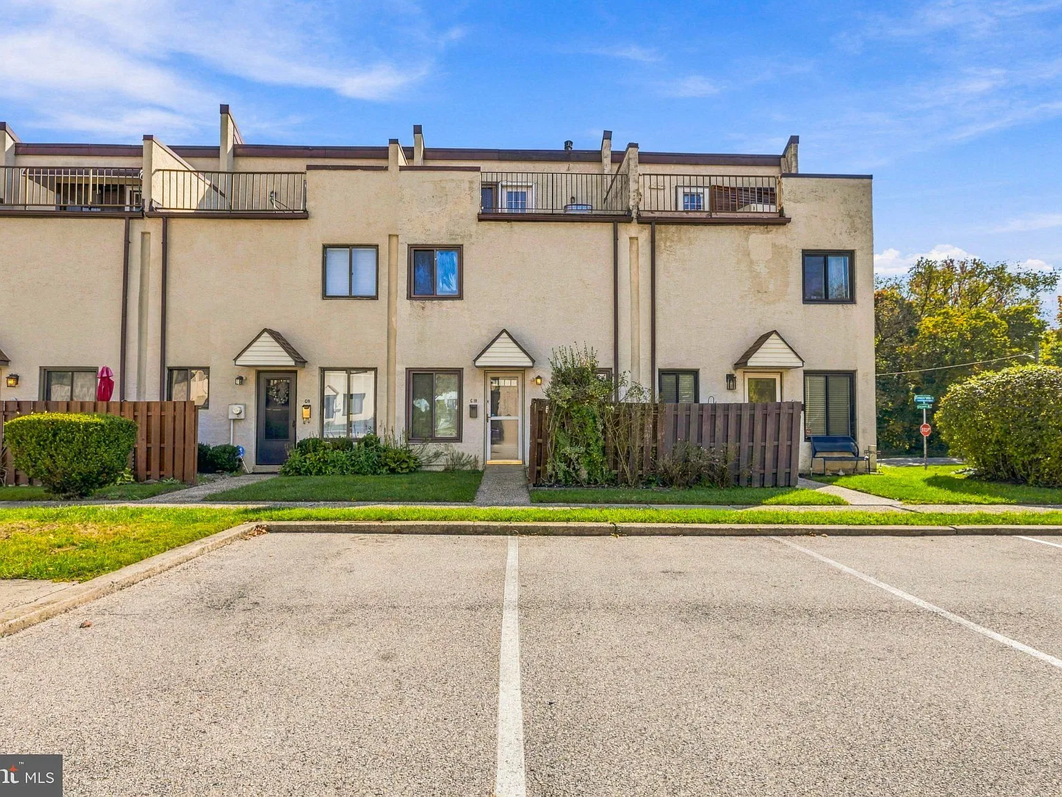 2 bed, 1.5 bath, 1156 sqft, $2,100 — Photo 1