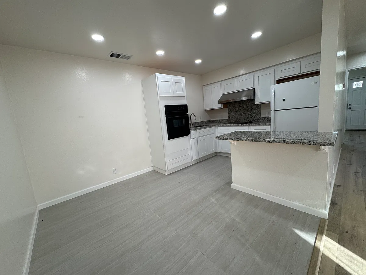 Building Photo - 819 San Juan Dr